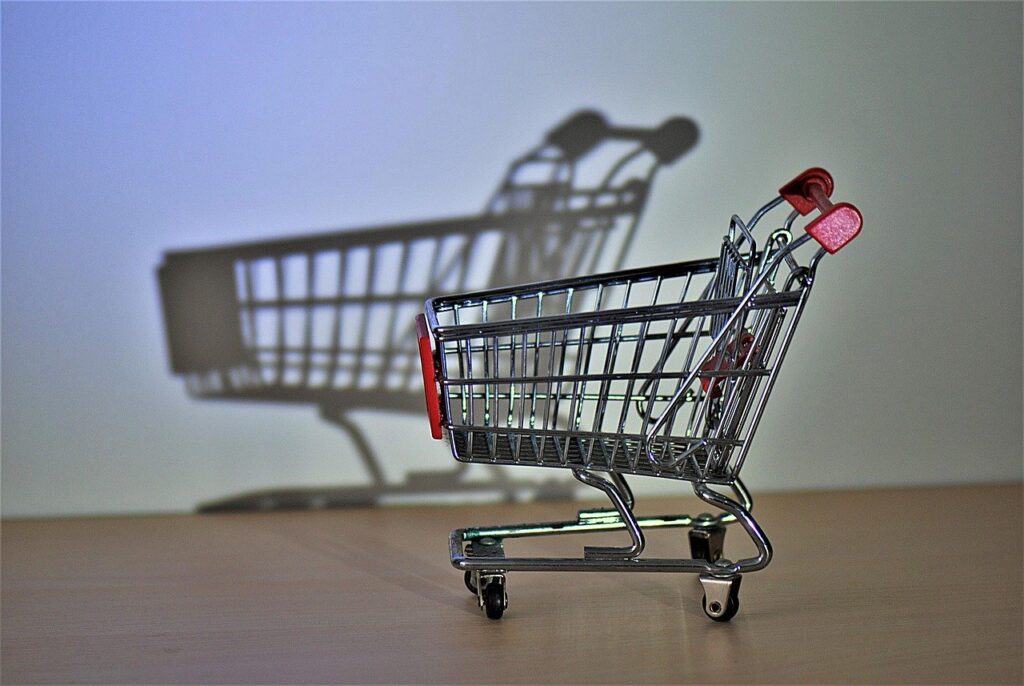 shopping cart, hispanic, close up